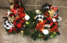 Laden Sie das Bild in den Galerie-Viewer, Custom Designer Handmade Christmas hanging baskets