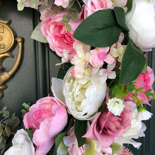 Carregar imagem no visualizador da galeria, Custom Designer Handmade Pink, cream and white wreath