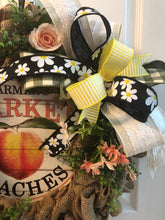 Cargar imagen en el visor de la galería, Custom Designer Handmade Farmer&#39;s Market Peaches Wreath