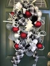 将图片加载到图库查看器，Custom designer handmade Black, White, Silver and Burgundy Wreath