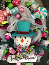 Laden Sie das Bild in den Galerie-Viewer, Custom Designer Handmade Christmas Snowman Wreath