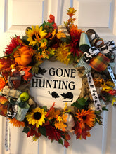 Cargar imagen en el visor de la galería, Custom designer handmade Barn Hunting Themed Wreaths