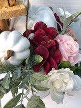 Laden Sie das Bild in den Galerie-Viewer, Custom Designer Handmade Fall Centerpiece / Table Arrangement / Table Decor.