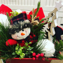 Carregar imagem no visualizador da galeria, Snowman Sleigh Centerpiece