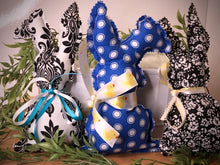 将图片加载到图库查看器，Custom Designer Handmade Spring / Summer Plush Farmhouse Bunnies