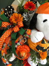 Load image into Gallery viewer, Snoopy Pumpkin Wreath