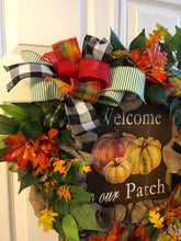 Carregar imagem no visualizador da galeria, Custom Designer Handmade Welcome to our Patch Fall Wreath