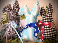 将图片加载到图库查看器，Custom Designer Handmade Spring / Summer Plush Farmhouse Bunnies