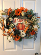 Cargar imagen en el visor de la galería, Custom Designer Handmade Farmer&#39;s Market Pumpkins Wreath