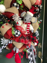 Laden Sie das Bild in den Galerie-Viewer, Custom designer handmade Christmas Country Mouse Wreath