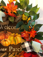 Cargar imagen en el visor de la galería, Custom Designer Handmade Welcome to our Patch Fall Wreath