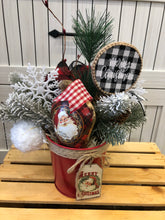 Laden Sie das Bild in den Galerie-Viewer, Custom Designer Handmade Christmas centerpiece / Table Arrangement / Table Decor