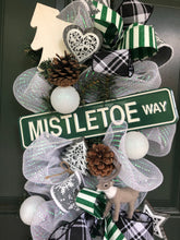 将图片加载到图库查看器，Custom Designer Handmade  Mistletoe Way Christmas Wreath