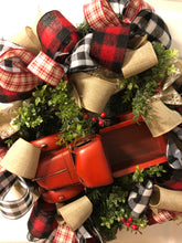 将图片加载到图库查看器，Custom designer handmade Classic Red Truck Merry Christmas Wreath