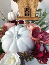 Laden Sie das Bild in den Galerie-Viewer, Custom Designer Handmade Fall Centerpiece / Table Arrangement / Table Decor.