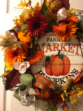 Cargar imagen en el visor de la galería, Custom Designer Handmade Farmer&#39;s Market Pumpkins Wreath