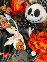 Laden Sie das Bild in den Galerie-Viewer, Alptraum vor Weihnachten Halloween Kranz - Jack Skellington