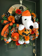 Load image into Gallery viewer, Snoopy Pumpkin Wreath