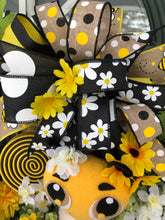 Cargar imagen en el visor de la galería, Custom designer handmade Busy Bee Floral Wreath