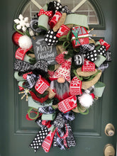 Carregar imagem no visualizador da galeria, Custom Designer Handmade Scandinavian Christmas Gnome Wreath