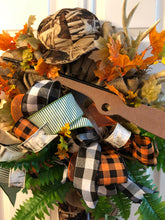 Cargar imagen en el visor de la galería, Custom Designer Handmade Hunting Themed Wreath