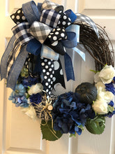 Laden Sie das Bild in den Galerie-Viewer, Custom designer handmade Fall Wreath