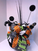 Laden Sie das Bild in den Galerie-Viewer, Custom Designer Handmade Fall Pumpkin Witch Centerpiece