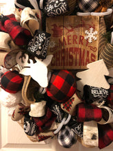 Cargar imagen en el visor de la galería, Custom designer handmade Merry Christmas Wreath