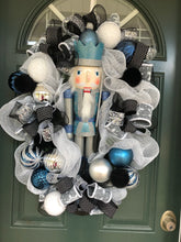 Carregar imagem no visualizador da galeria, Custom designer handmade NUTCRACKER Wreath