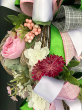 Laden Sie das Bild in den Galerie-Viewer, Custom Designer Handmade Pink, Green, Natural and White Home Wreath