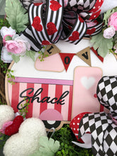 Laden Sie das Bild in den Galerie-Viewer, Custom Designer Handmade Valentines Day Love Shack Wreath