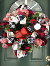 Laden Sie das Bild in den Galerie-Viewer, Custom designer handmade Classic Red Truck Christmas Wreath