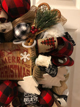 Laden Sie das Bild in den Galerie-Viewer, Custom designer handmade Merry Christmas Wreath