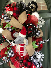 Laden Sie das Bild in den Galerie-Viewer, Custom designer handmade Christmas Country Mouse Wreath