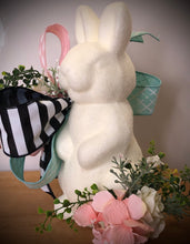 将图片加载到图库查看器，Custom designer handmade Flocked Spring Bunnies