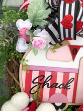 Laden Sie das Bild in den Galerie-Viewer, Custom Designer Handmade Valentines Day Love Shack Wreath