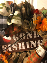 将图片加载到图库查看器，Custom Designer Handmade Gone Fishing Wreath