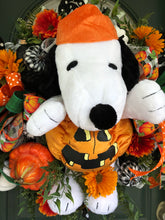 Load image into Gallery viewer, Snoopy Pumpkin Wreath