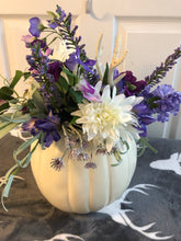 Cargar imagen en el visor de la galería, Custom Designer Handmade Fall Pumpkin Centerpiece / Table Arrangement / Table Decor