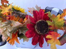 Cargar imagen en el visor de la galería, Fall centerpiece / Table Arrangement / Table Decor