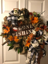 Carregar imagem no visualizador da galeria, Custom Designer Handmade Gone Fishing Wreath