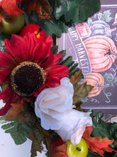 Cargar imagen en el visor de la galería, Custom Designer Handmade Farmer&#39;s Market Fall Wreath