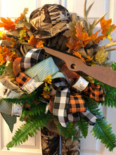 将图片加载到图库查看器，Custom Designer Handmade Hunting Themed Wreath