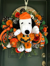 Load image into Gallery viewer, Snoopy Pumpkin Wreath